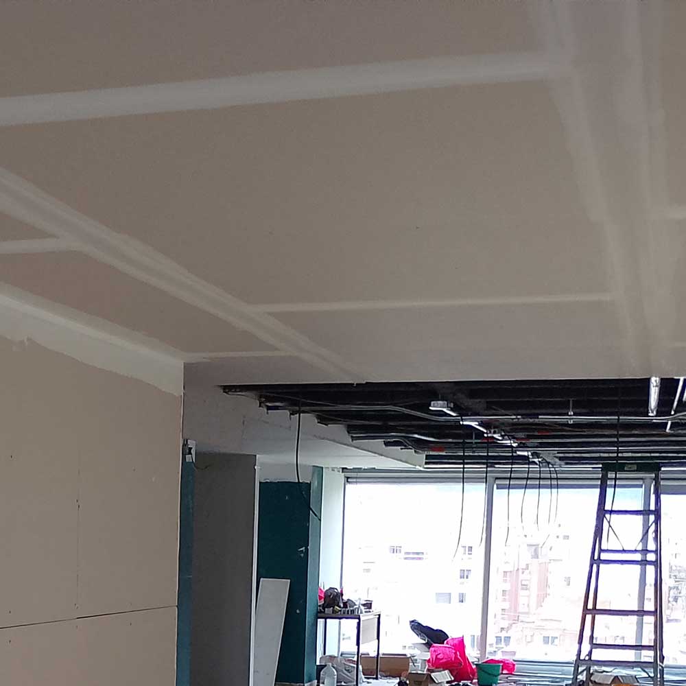 Suministro e instalación de cielo raso plano en drywall por m2